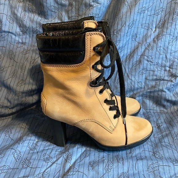 Tods nubuck and patent high heeled workboot style boots 6.5 - Picture 3 of 6